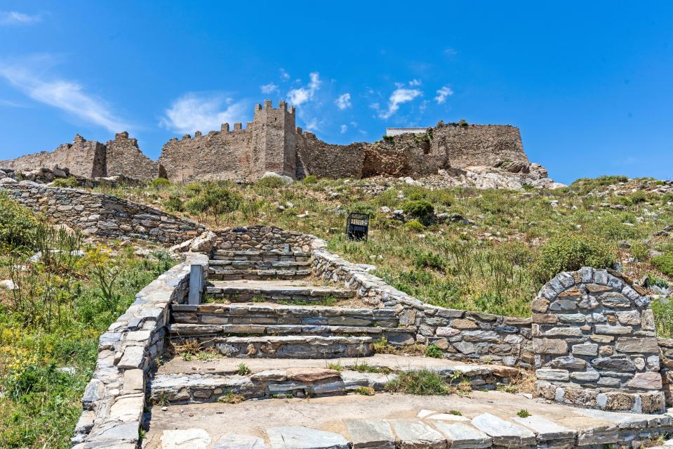 Castello Rosso is a popular attraction in Evia, particular for its views of the sea and the nearby town