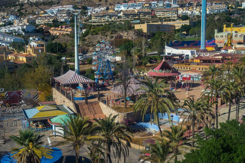 Tivoli was known for having several ferris wheels, the castle of terror, a free fall from 60 meters height, the Mysterious Ship and the Western village