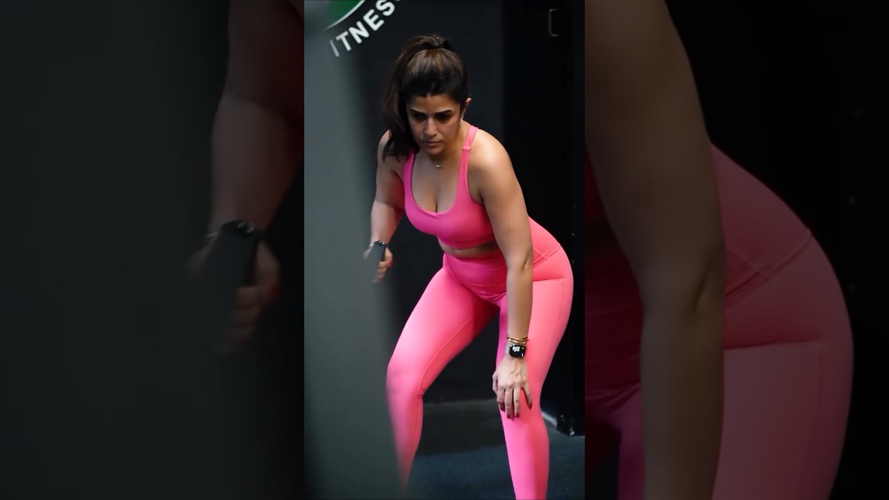 💞 MONDAY MOTIVATION #nimratkaur shares her #workout routine in #gym #shorts