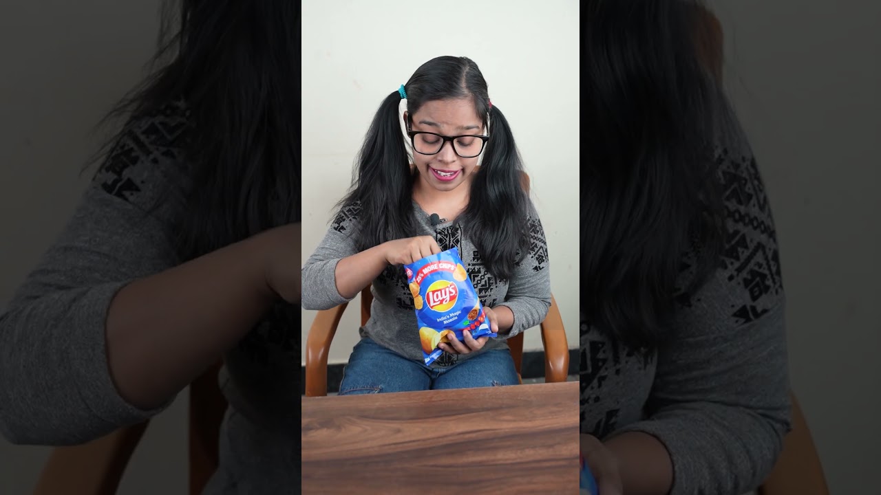 Sister VS Me | Eating Lay's | Fight for Chips | Behno ki NokJhok #minkutinku #shorts #comedy #funny