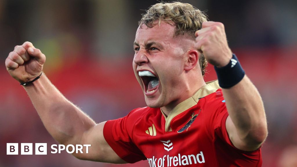 United Rugby Championship: Munster see off Connacht in 10-try thriller