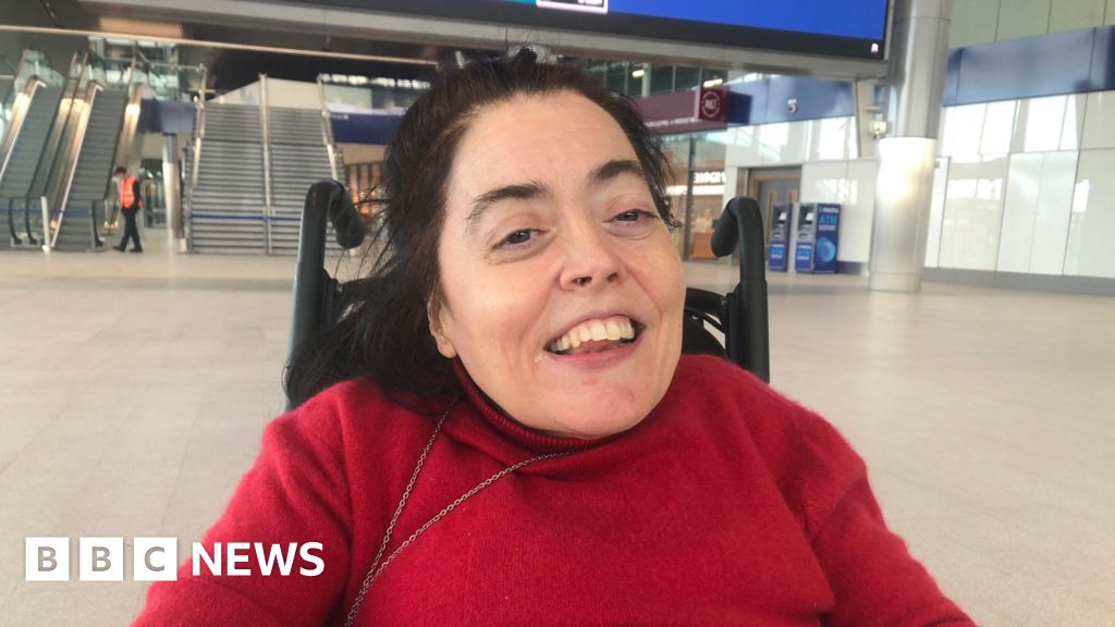 Disabled woman 'carried off bus' after ramp broke