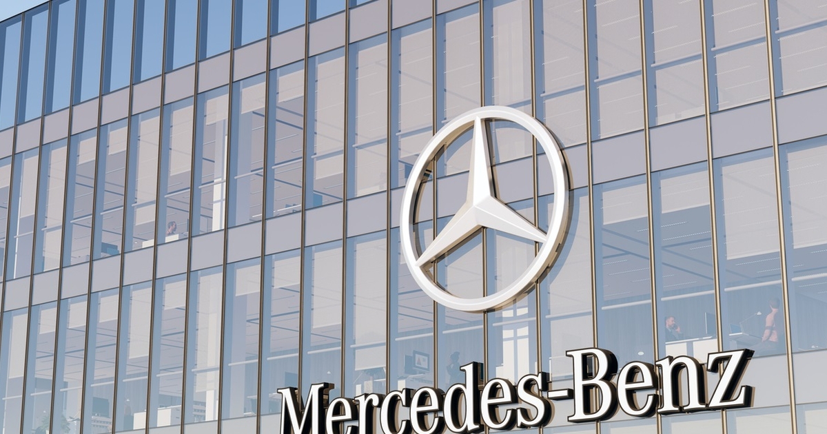 Mercedes Evaluates Fate of Best-Selling SUVs as Chinese Competition Grows