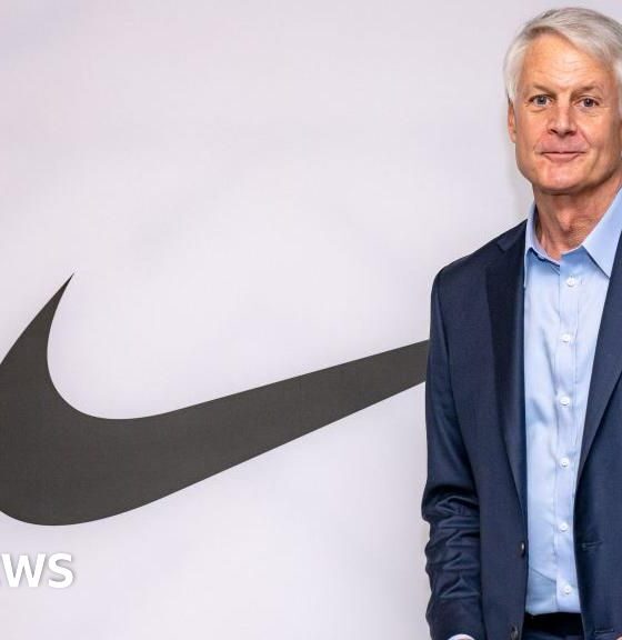 Nike boss steps down as company veteran returns