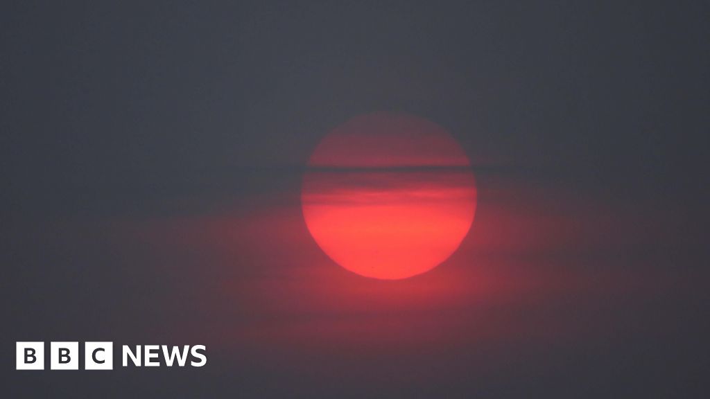 Rare blue supermoon forecast as vivid red sunset skies seen above UK