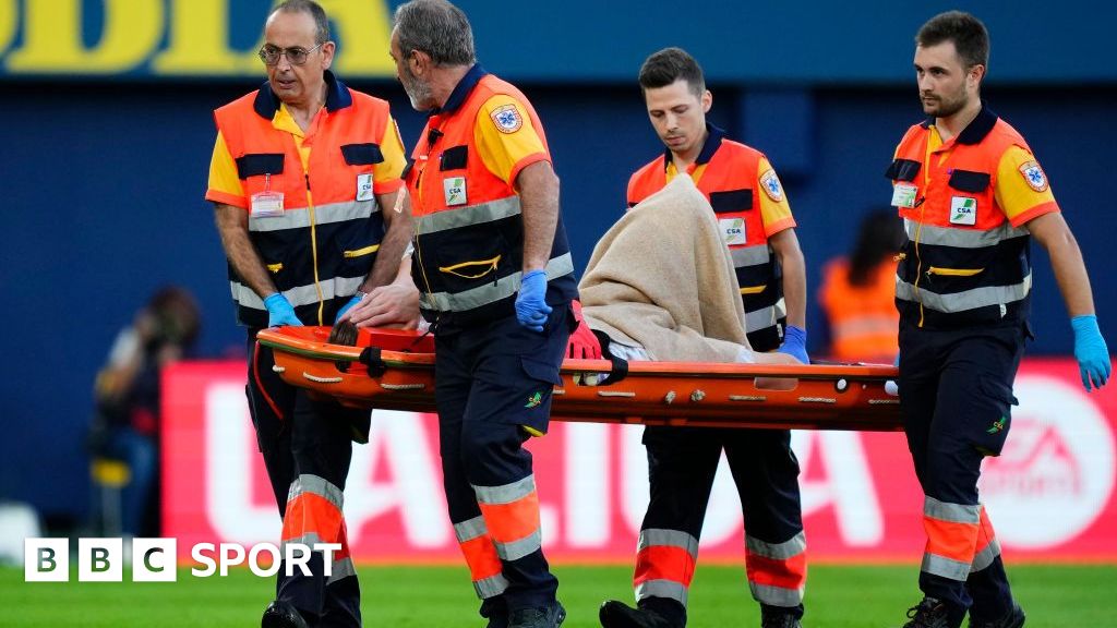 Barcelona goalkeeper Marc-Andre ter Stegen to have knee surgery