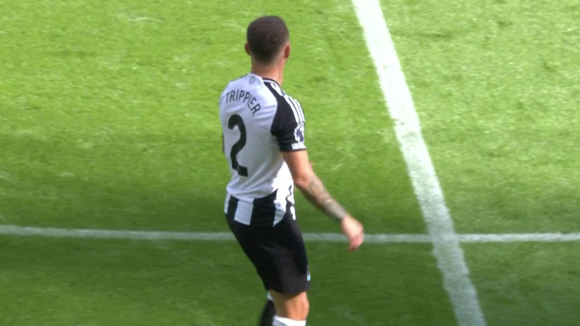 Kieran Trippier baffles commentator as he 'goes for the Assou-Ekotto look' in Newcastle vs Man City clash