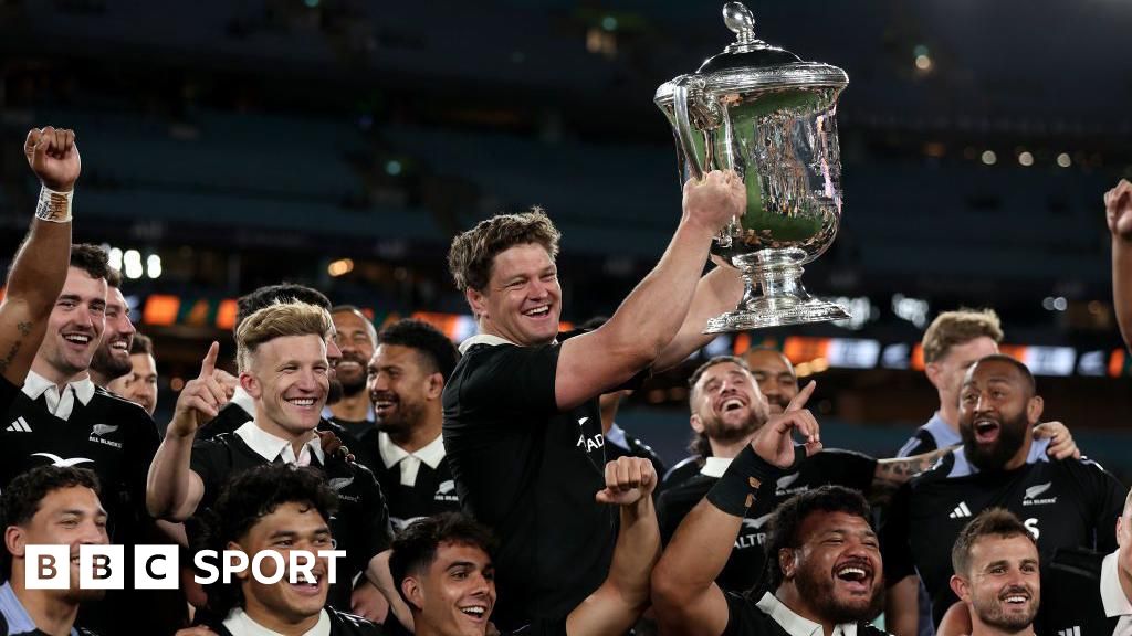 Australia 28-31 New Zealand: All blacks survive late scare in thriller