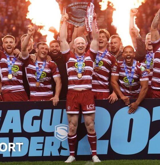 Super League: Wigan Warriors 64-0 Salford Red Devils - Wigan win League Leaders' Shield