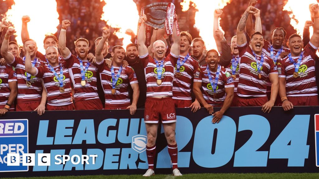 Super League: Wigan Warriors 64-0 Salford Red Devils - Wigan win League Leaders' Shield