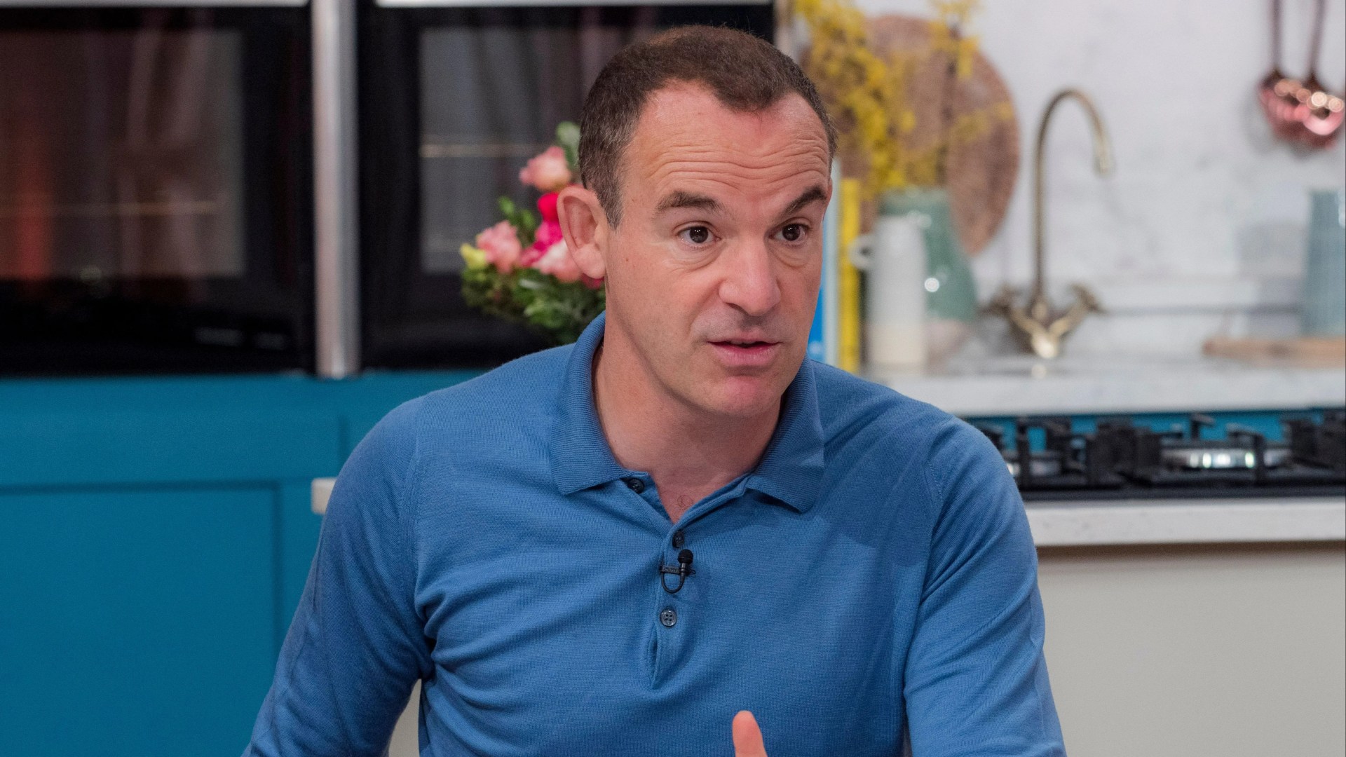 Martin Lewis warns 900,000 credit card customers have HOURS left to get £150 cash just by doing their grocery shopping