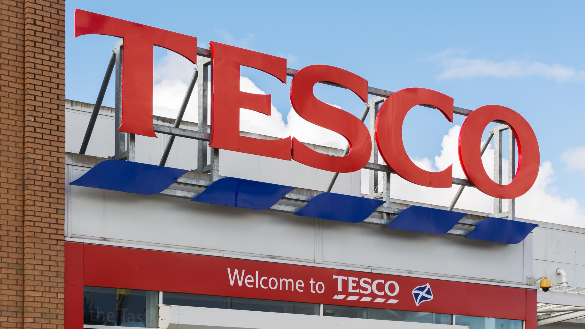 Warning to shoppers over Tesco’s Aldi price match as dozens of items ‘not like-for-like’