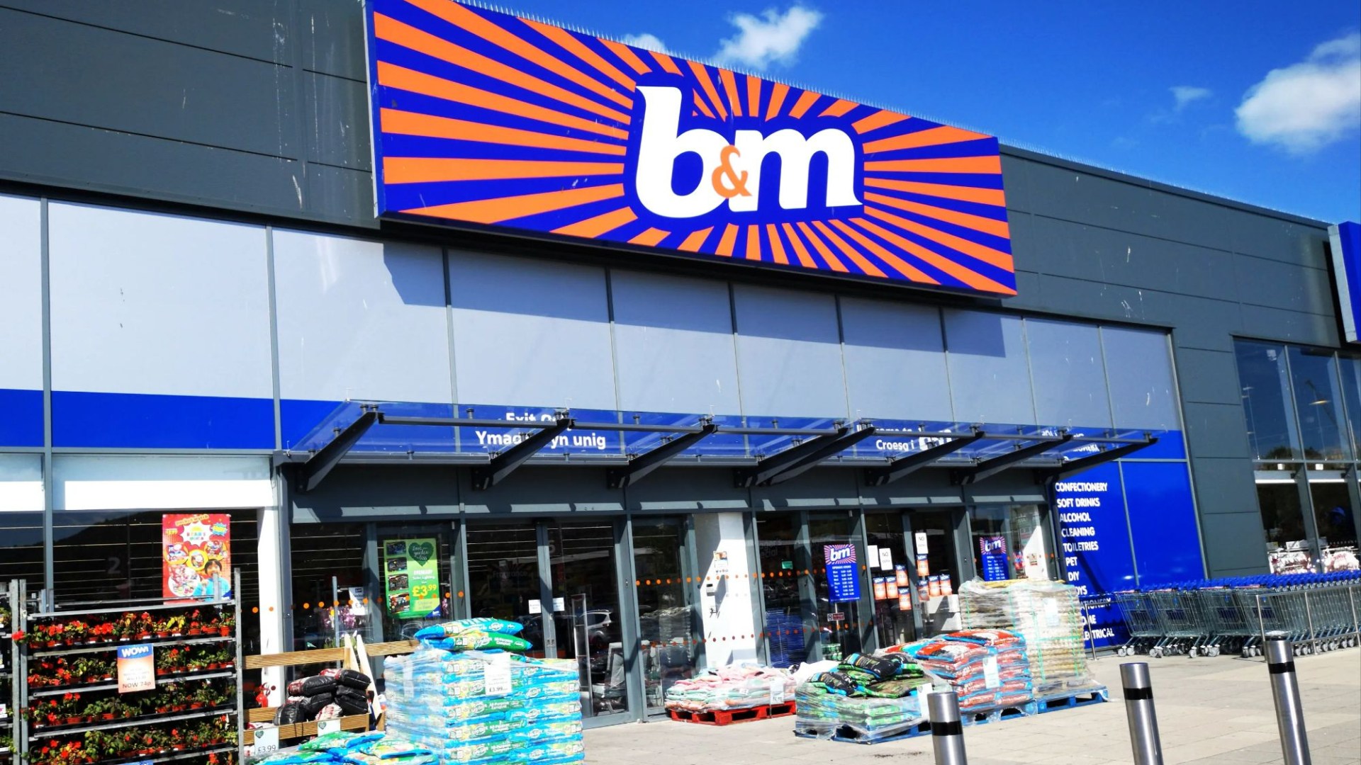 Bargain retailer with 750 locations to close store in HOURS - but shoppers won't be left without a branch