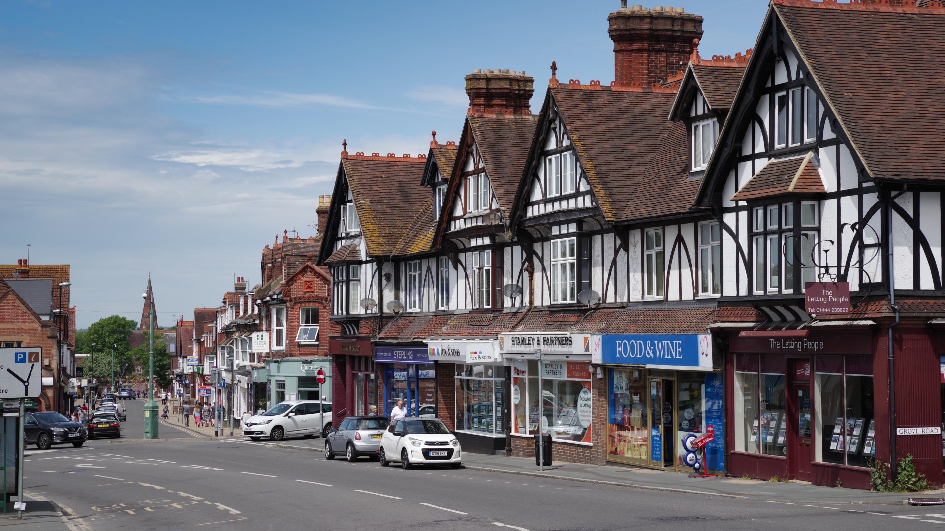 ‘Another one going’ cry shoppers as major retailer with 330 stores to shut branch as fans spot closing down sale