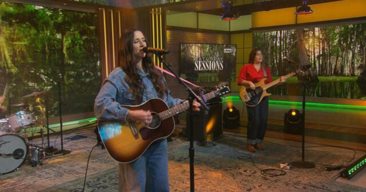 Saturday Sessions: Waxahatchee performs "Crowbar"