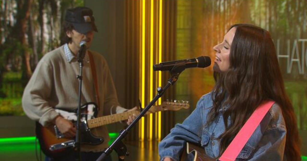 Saturday Sessions: Waxahatchee performs "Tigers Blood"