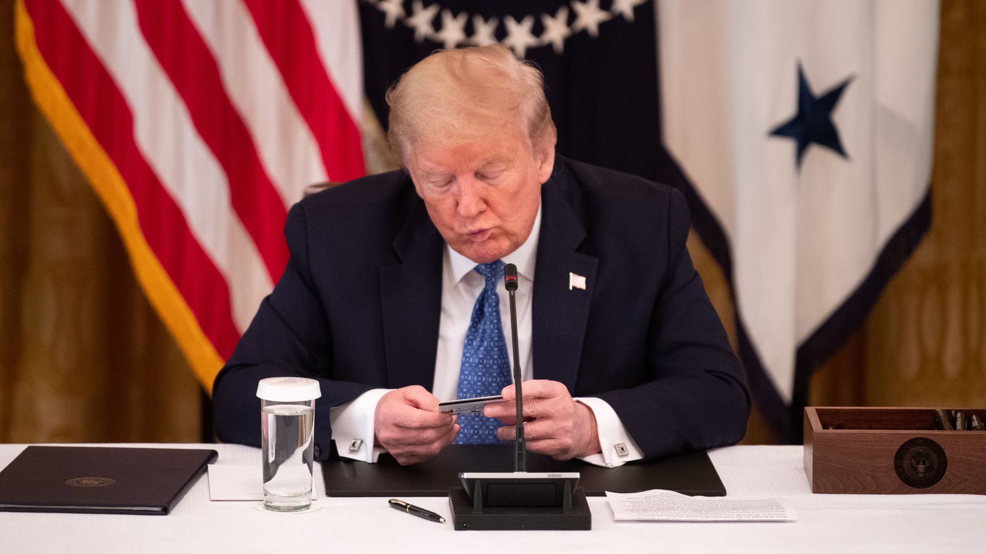 Trump's coin sale misses early targets as crypto website crashes