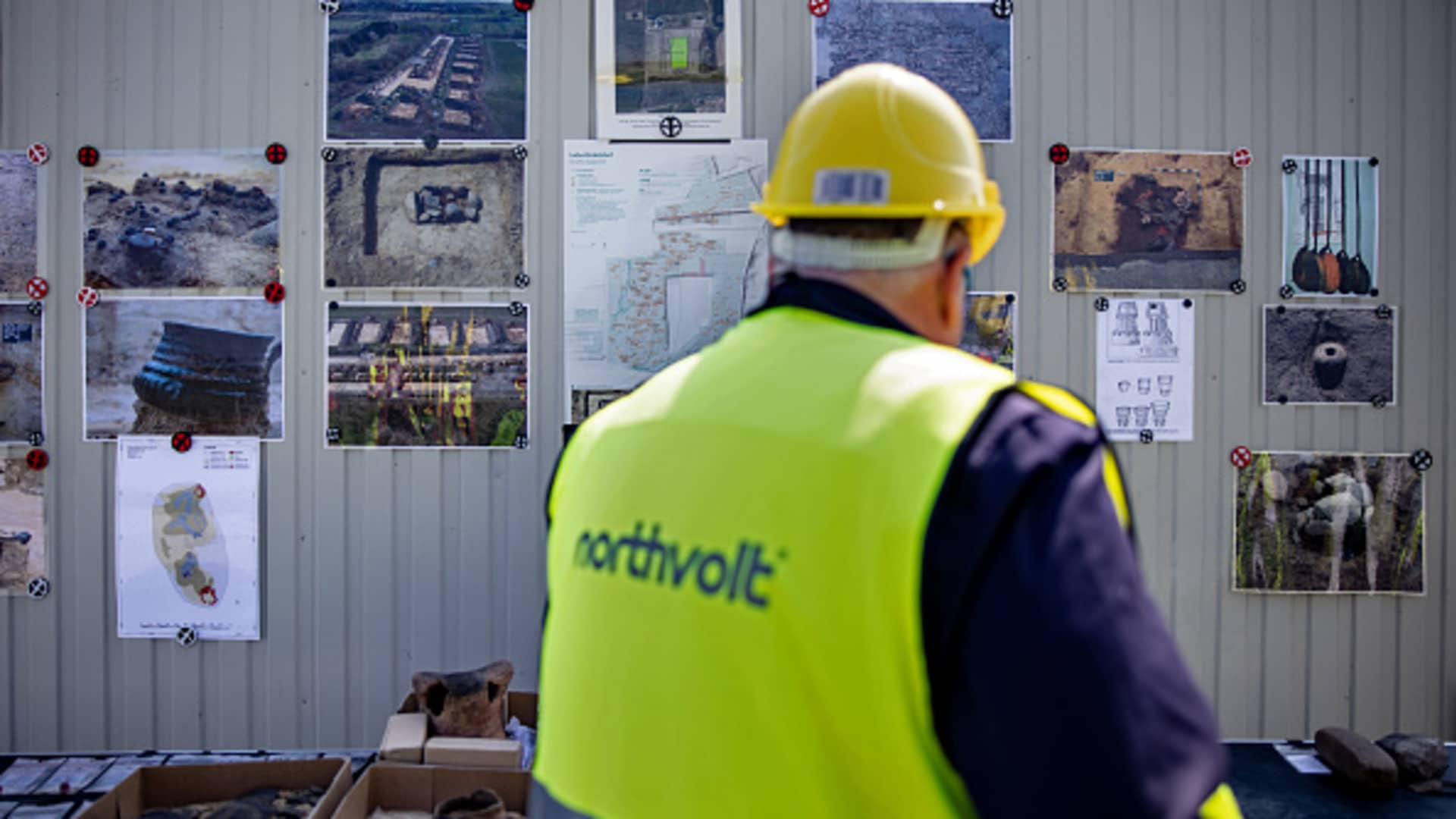 Swedish battery giant Northvolt says head of main plant to step down