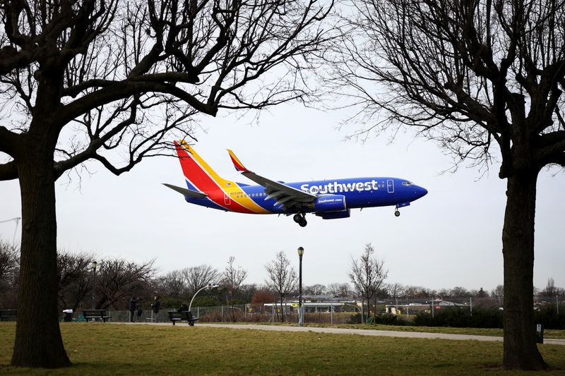 Elliott, Southwest Airlines to begin settlement discussions, Bloomberg News reports