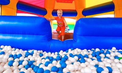 Vlad and Niki play in Inflatable Castle and other funny challenges for kids