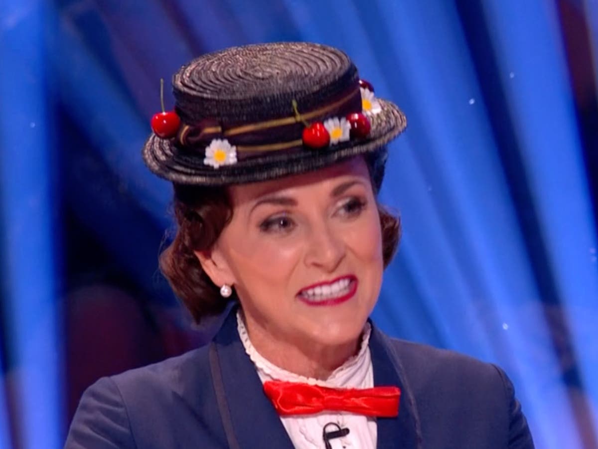 Strictly viewers left ‘distracted’ by ‘awful’ blunder behind unaware Shirley Ballas