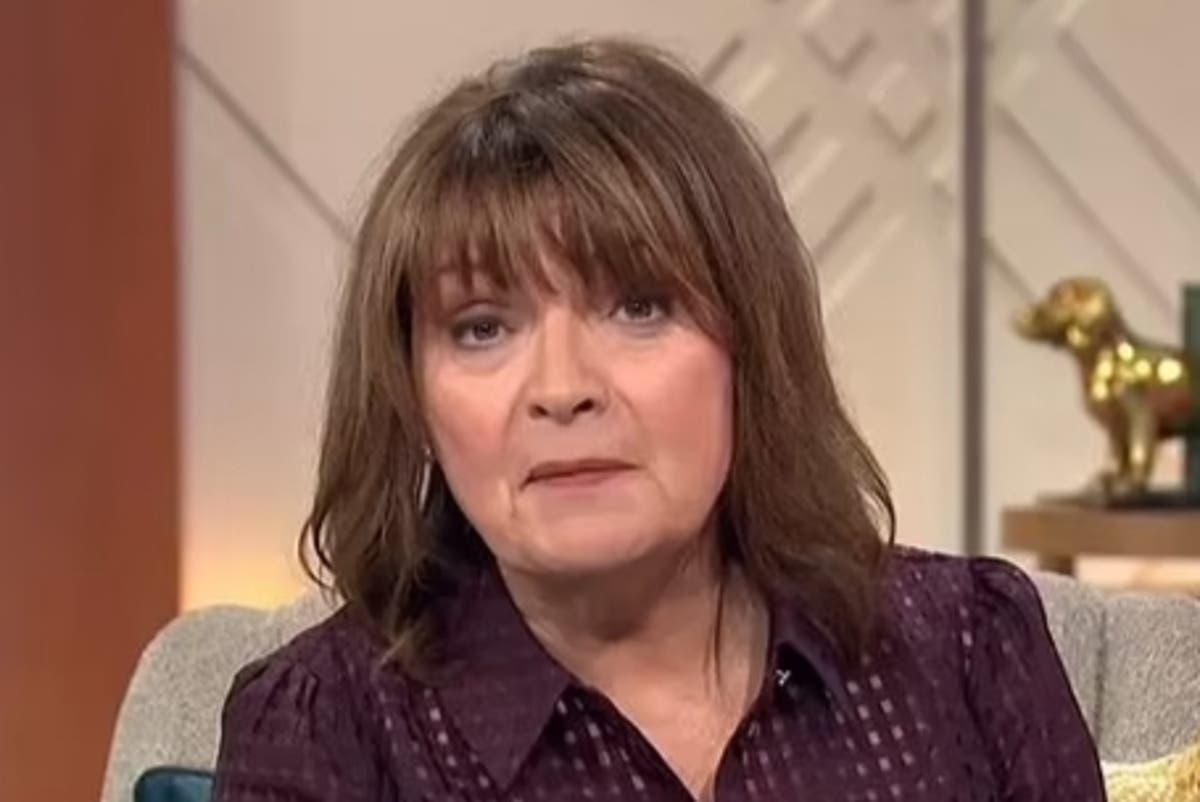 Lorraine Kelly halts programme to announce death of co-star