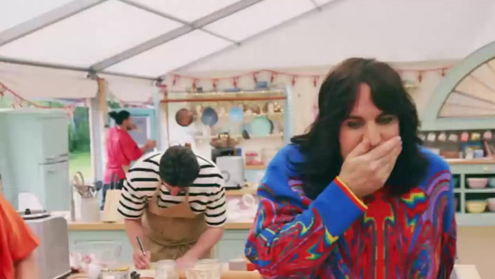 Noel Fielding destroys Great British Bake Off contestant