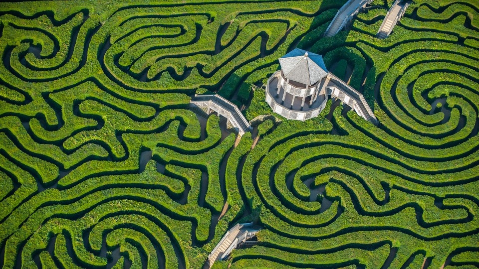 Longleat is home to one of the largest hedge mazes in the world