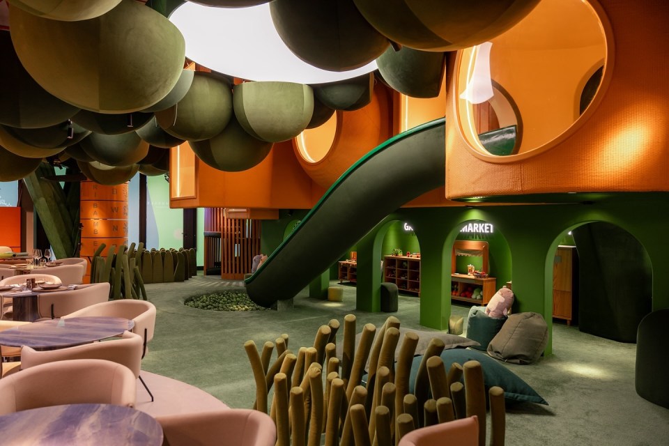 Inside is a huge play zone for kids so you can eat in peace