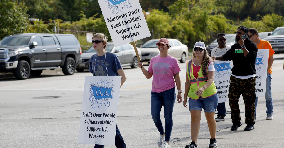 Port workers on the East and Gulf coasts agree to end their strikes