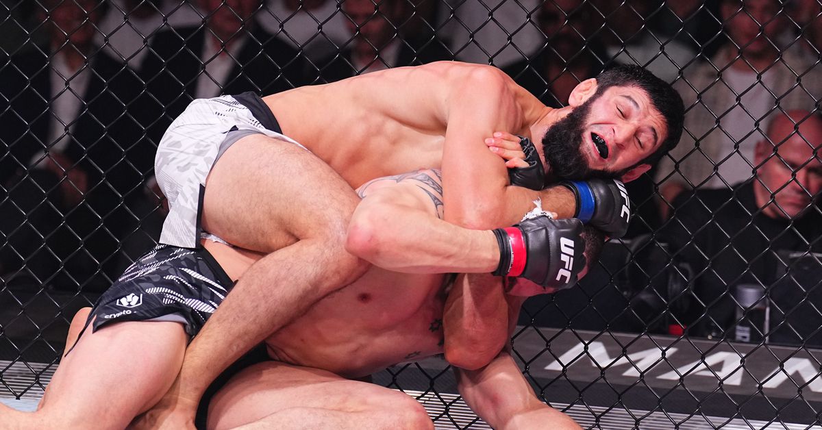 Khamzat Chimaev ‘heard something click’ when squeezing Robert Whittaker’s jaw at UFC 308