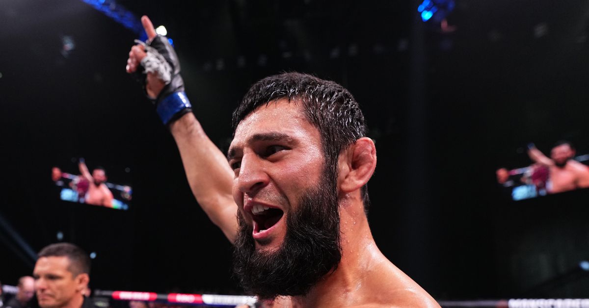 UFC 308 bonuses: Khamzat Chimaev, Ilia Topuria lead list of 5 award winners