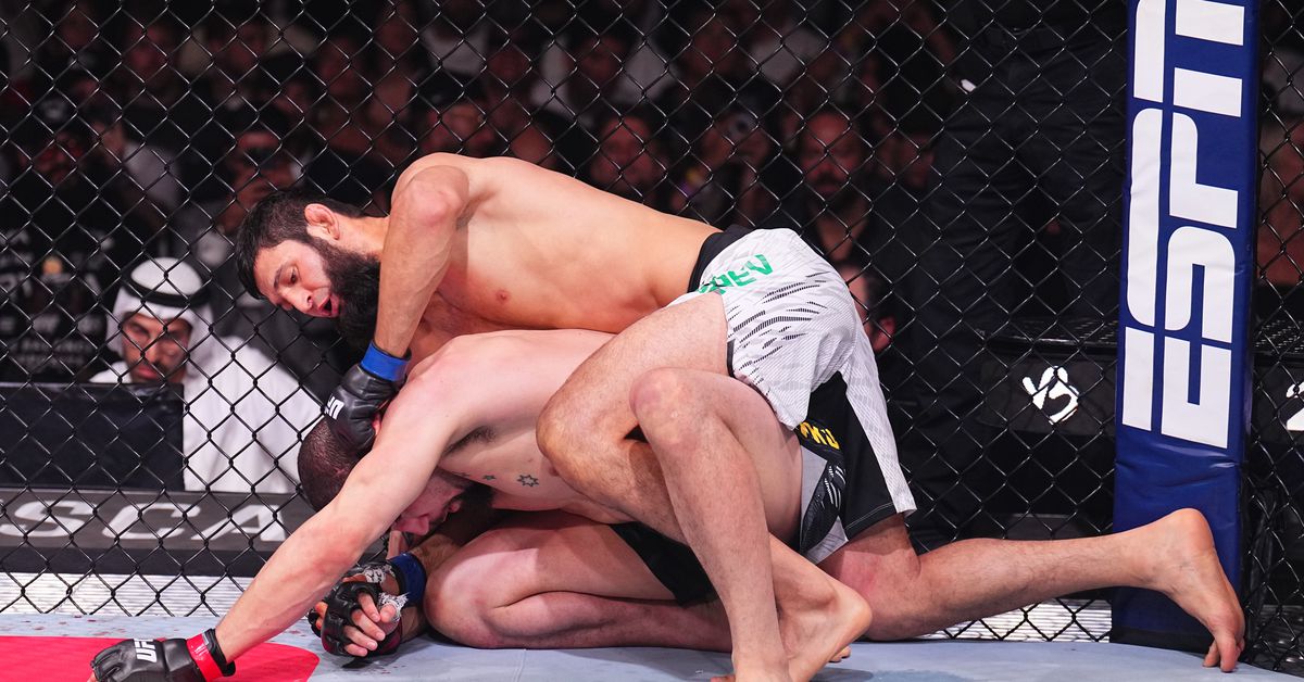 ‘Calm Khazmat is different’: Pros react to Khamzat Chimaev’s impressive win over Robert Whittaker at UFC 308