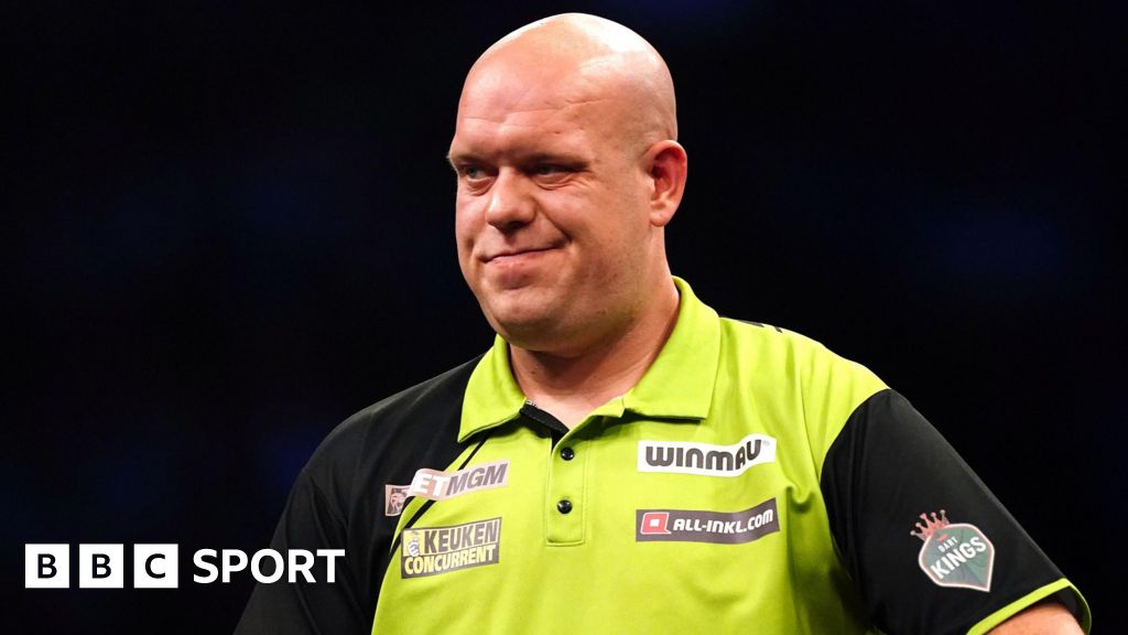 European Championship darts: Michael van Gerwen and Michael Smith win openers in Dortmund