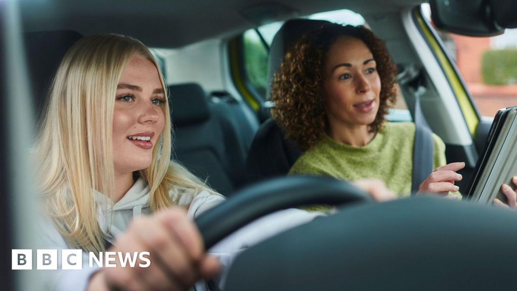 New young drivers should not have under-21s as passengers, says AA