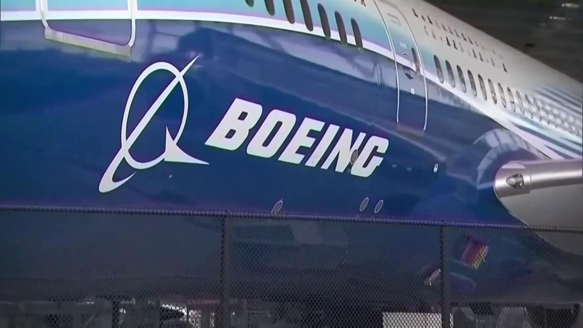 Boeing to lay off 10% of workforce