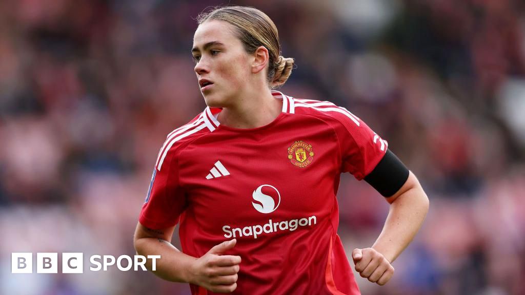 Grace Clinton: Transfer speculation was 'unsettling', says Man Utd and England midfielder