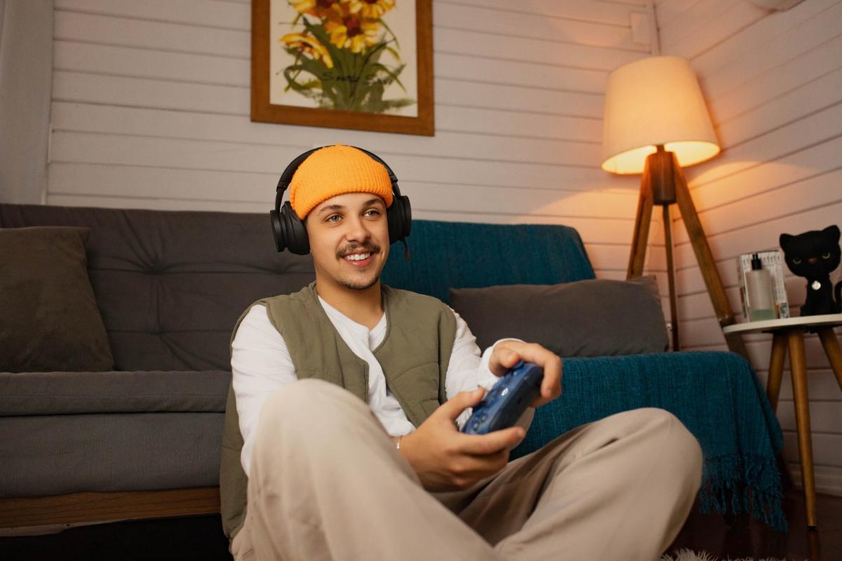 The Xbox Wireless Headset receives microphone and battery life upgrades