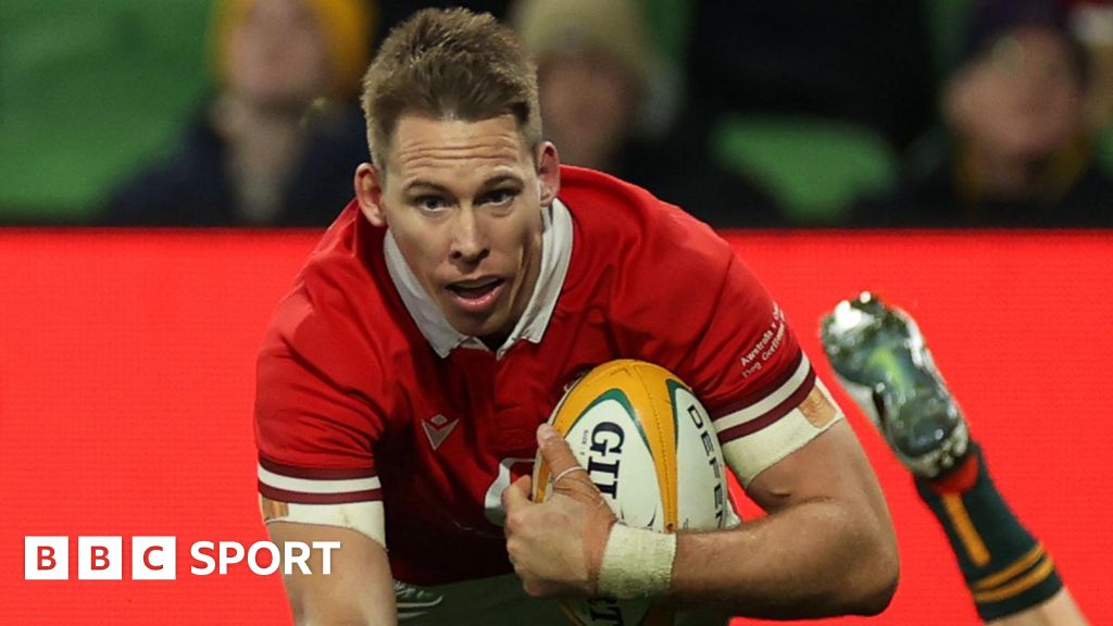 Liam Williams: Japan-based Wales full-back available for autumn Tests