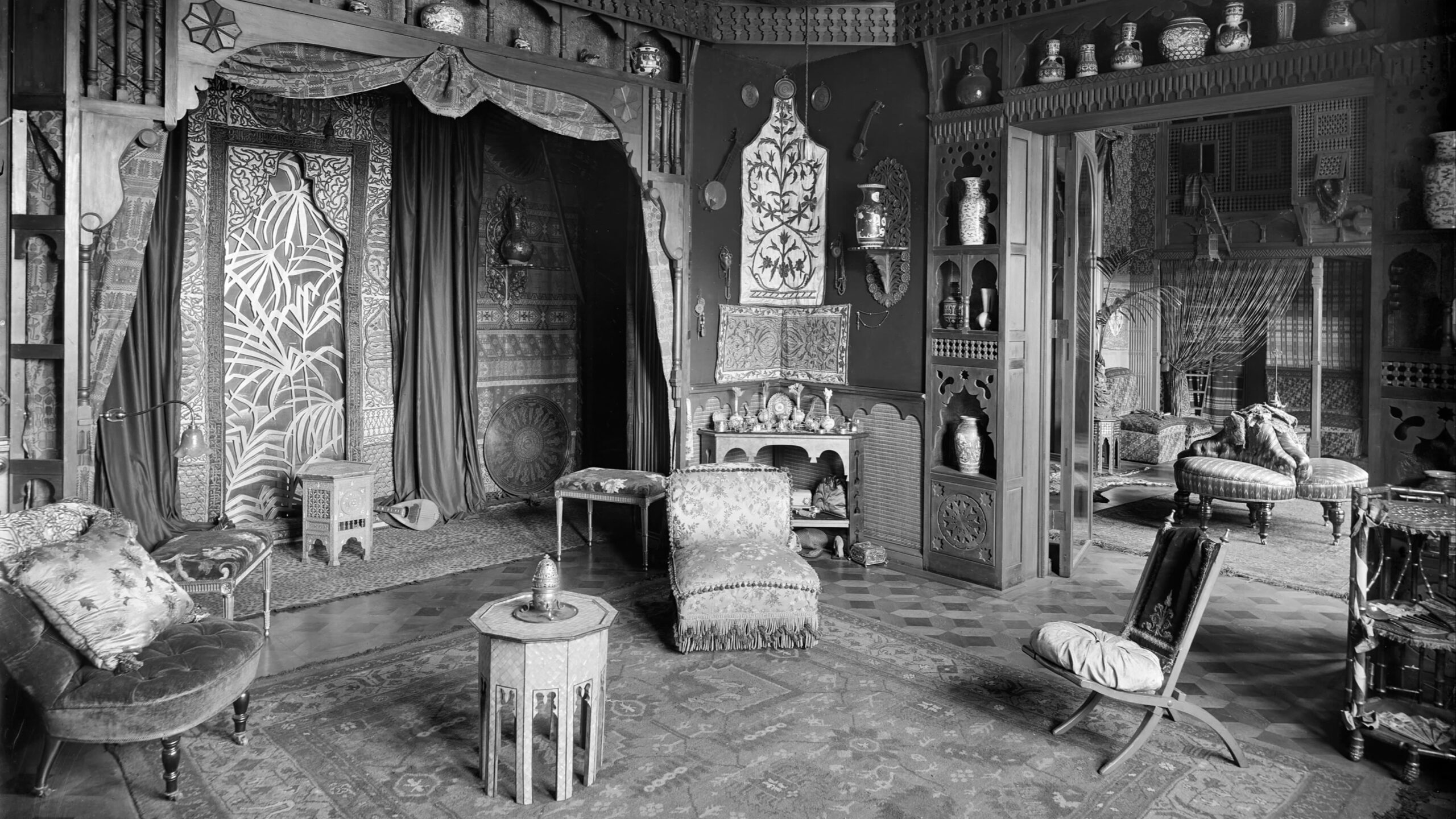 A glimpse into the lavish London homes lost in time