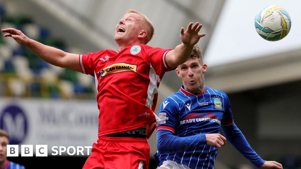 Irish Premiership: Reds earn dramatic late comeback win over Blues