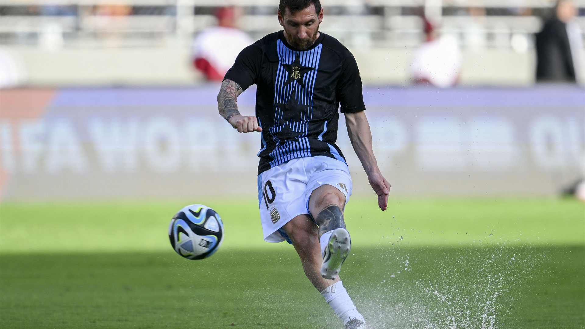 Flooded pitch causes chaos in Argentina's draw with Venezuela as Lionel Messi rants about 'ugly' match