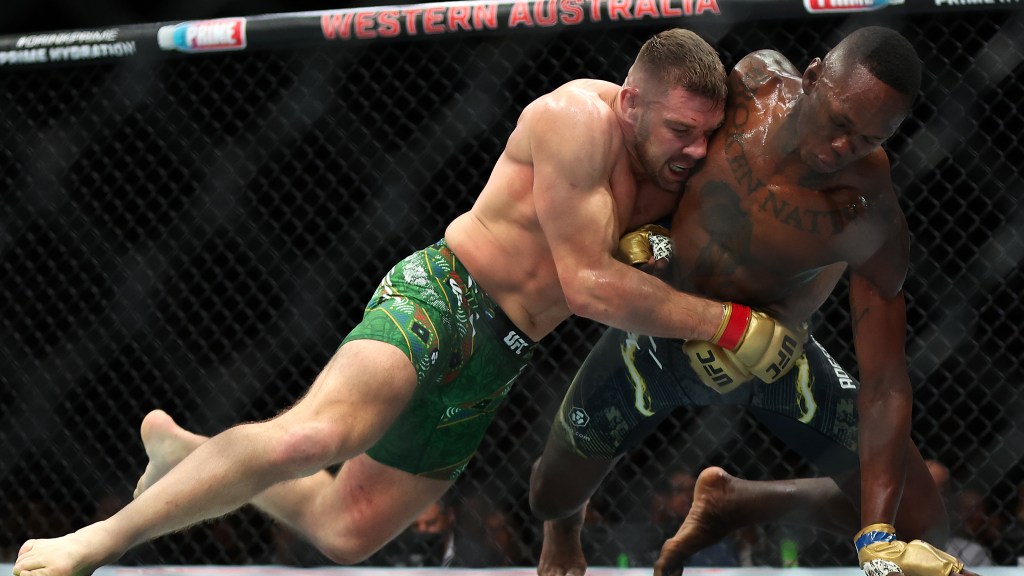 UFC champ Dricus Du Plessis downplays Khamzat Chimaev’s strength