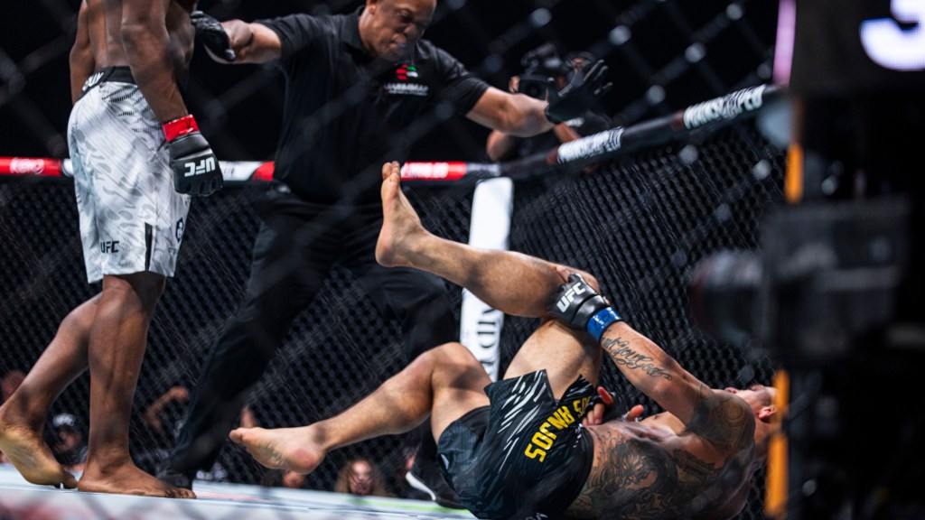 Rafael dos Anjos releases statement after knee injury