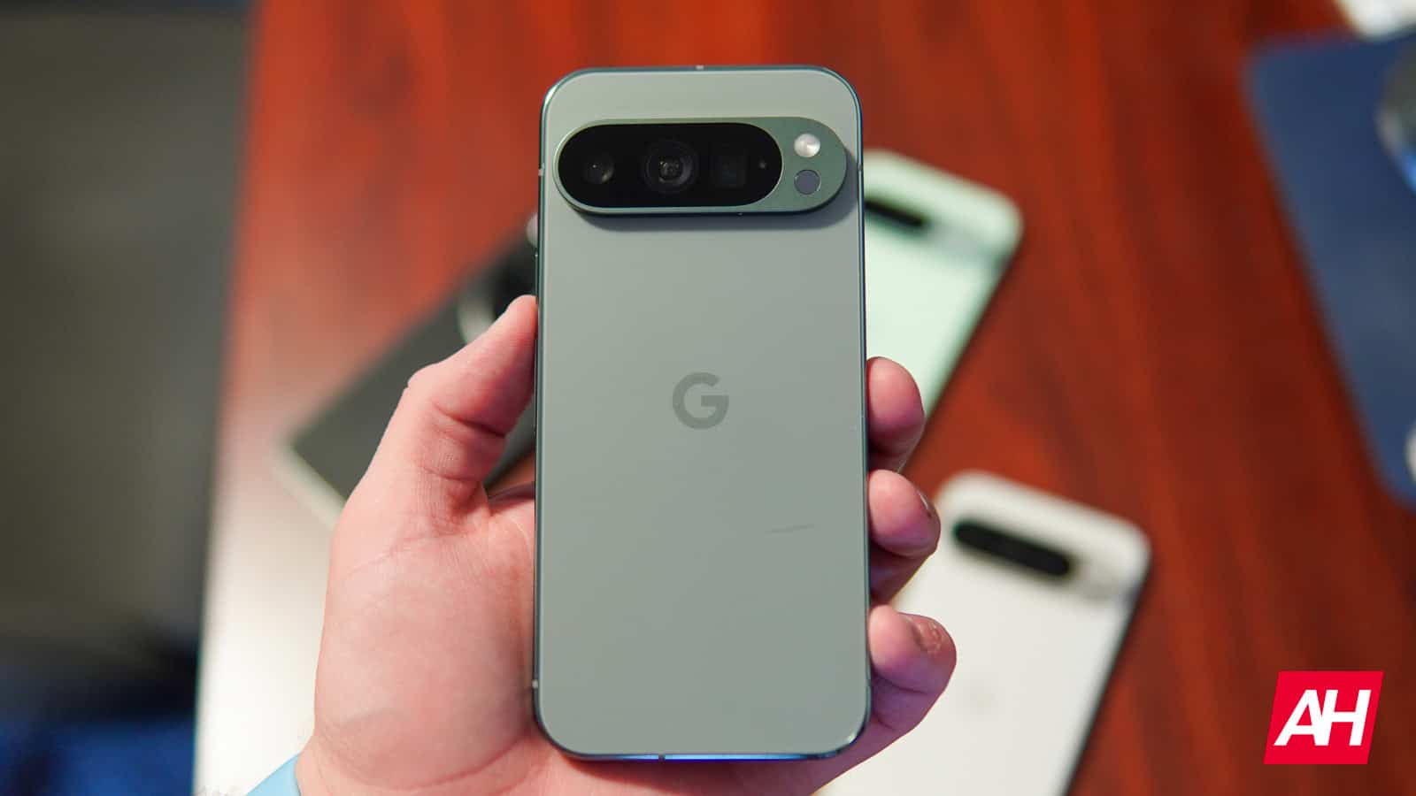 Google Pixel 9 Pro XL camera pops off, raising concerns