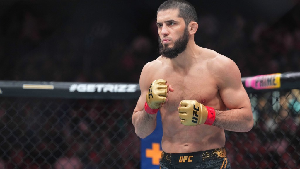 Coach wants Ilia Topuria to challenge Islam Makhachev