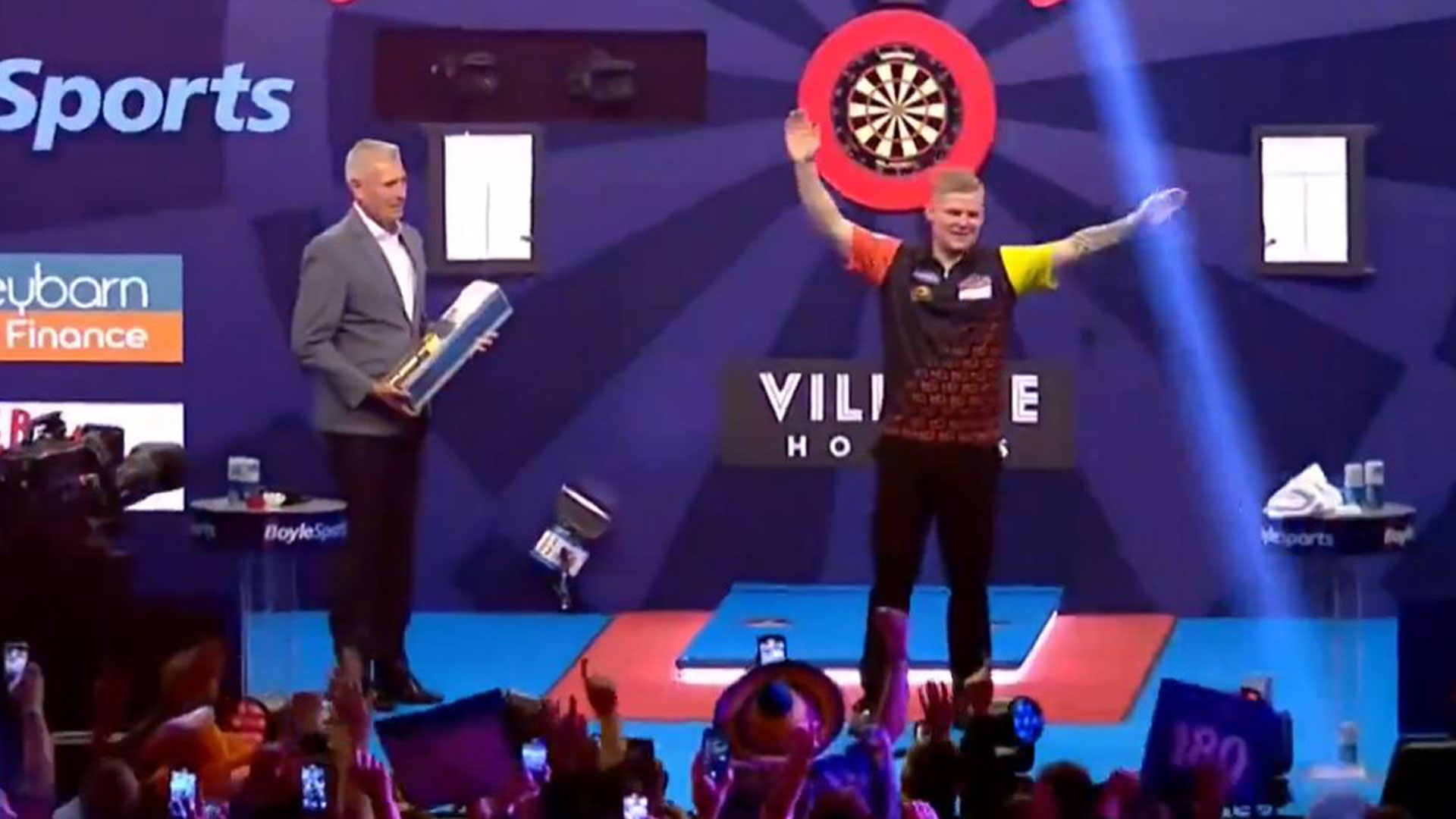 Distracted Mike De Decker almost forgets trophy after stunning World Grand Prix Darts final win over Luke Humphries