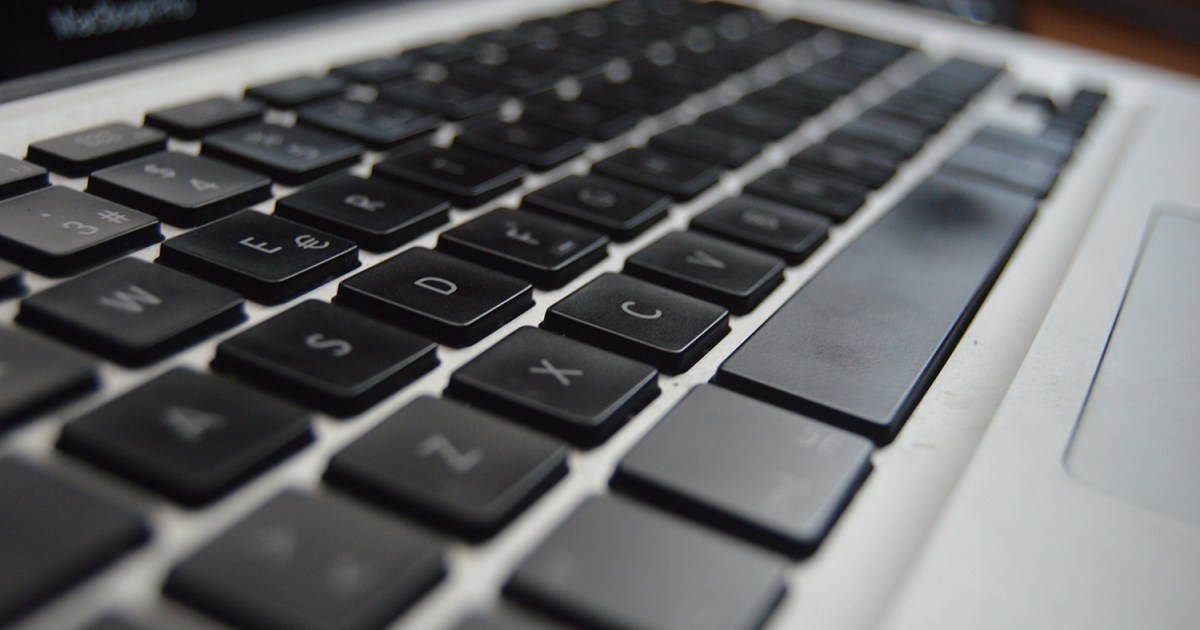 How to clean a laptop keyboard without damaging the keys