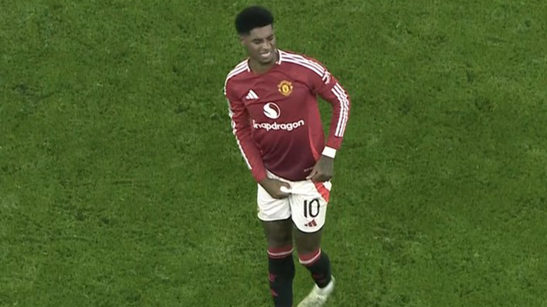 Marcus Rashford hailed for 'powering through like a champ' after Man Utd ace hit with eye-watering tackle