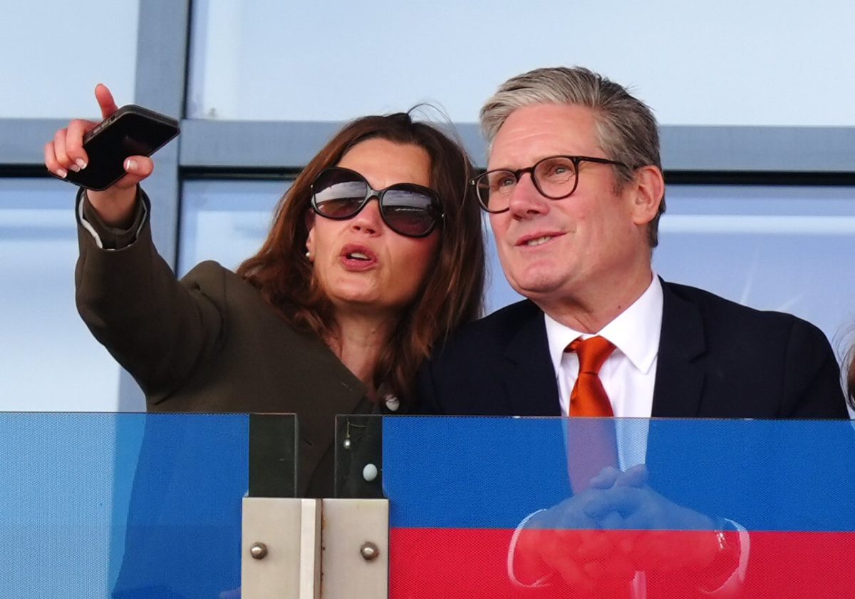 Prime Minister of the United Kingdom Keir Starmer (right) and wife Victoria Starmer on day three of the Betfred St Leger Festival at Doncaster Racecourse. Picture date: Saturday September 14, 2024. PA Photo. See PA story RACING Doncaster. Photo credit should read: Mike Egerton/PA Wire. RESTRICTIONS: Use subject to restrictions. Editorial use only, no commercial use without prior consent from rights holder.